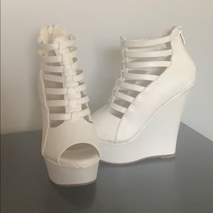 Hot 🔥 All white platform wedges